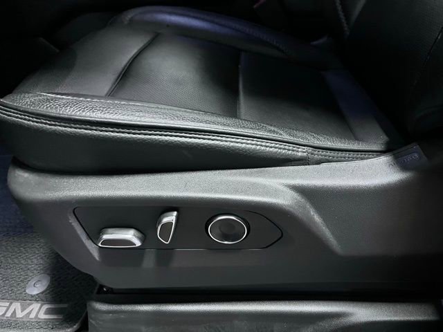 Used 2025 GMC Yukon XL Denali image 27