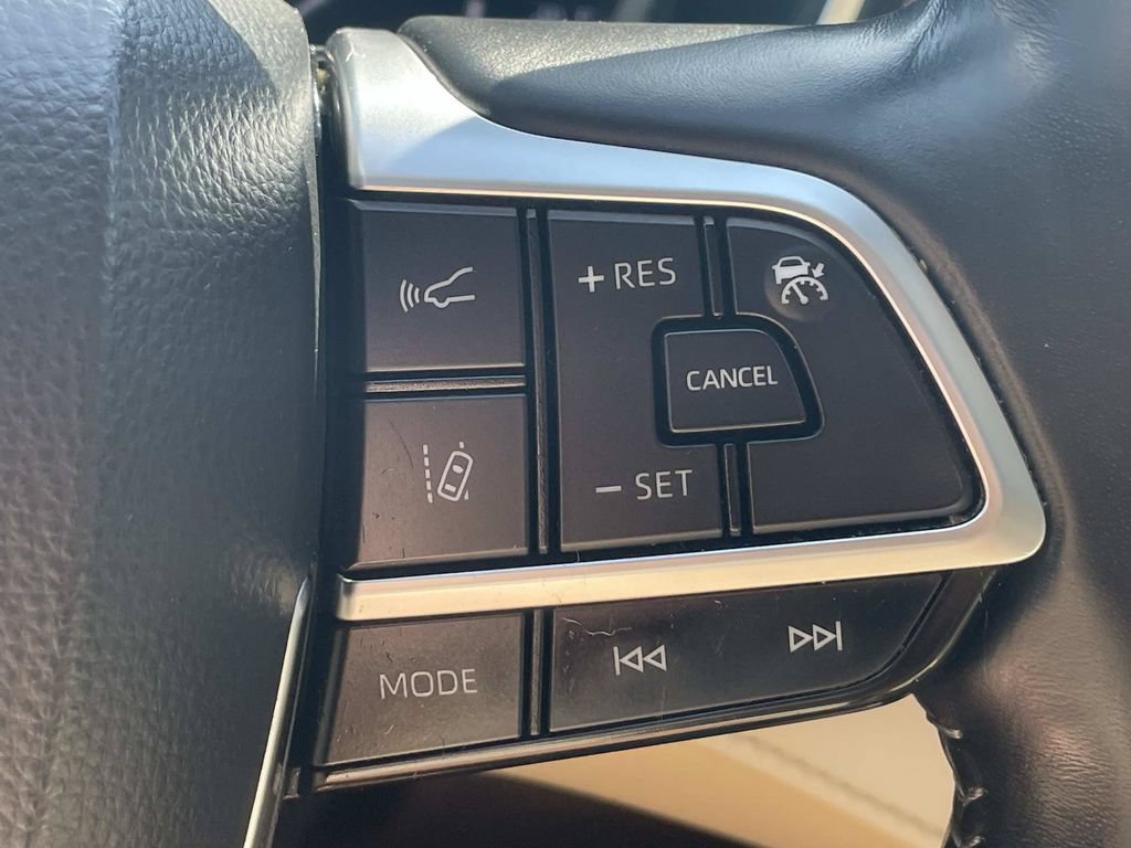 Used 2021 Toyota Highlander XLE FWD image 31