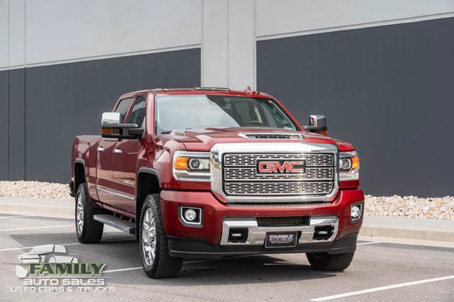 Used 2019 GMC Sierra 2500 Denali w/ Duramax Plus Package AWD/4WD image 14