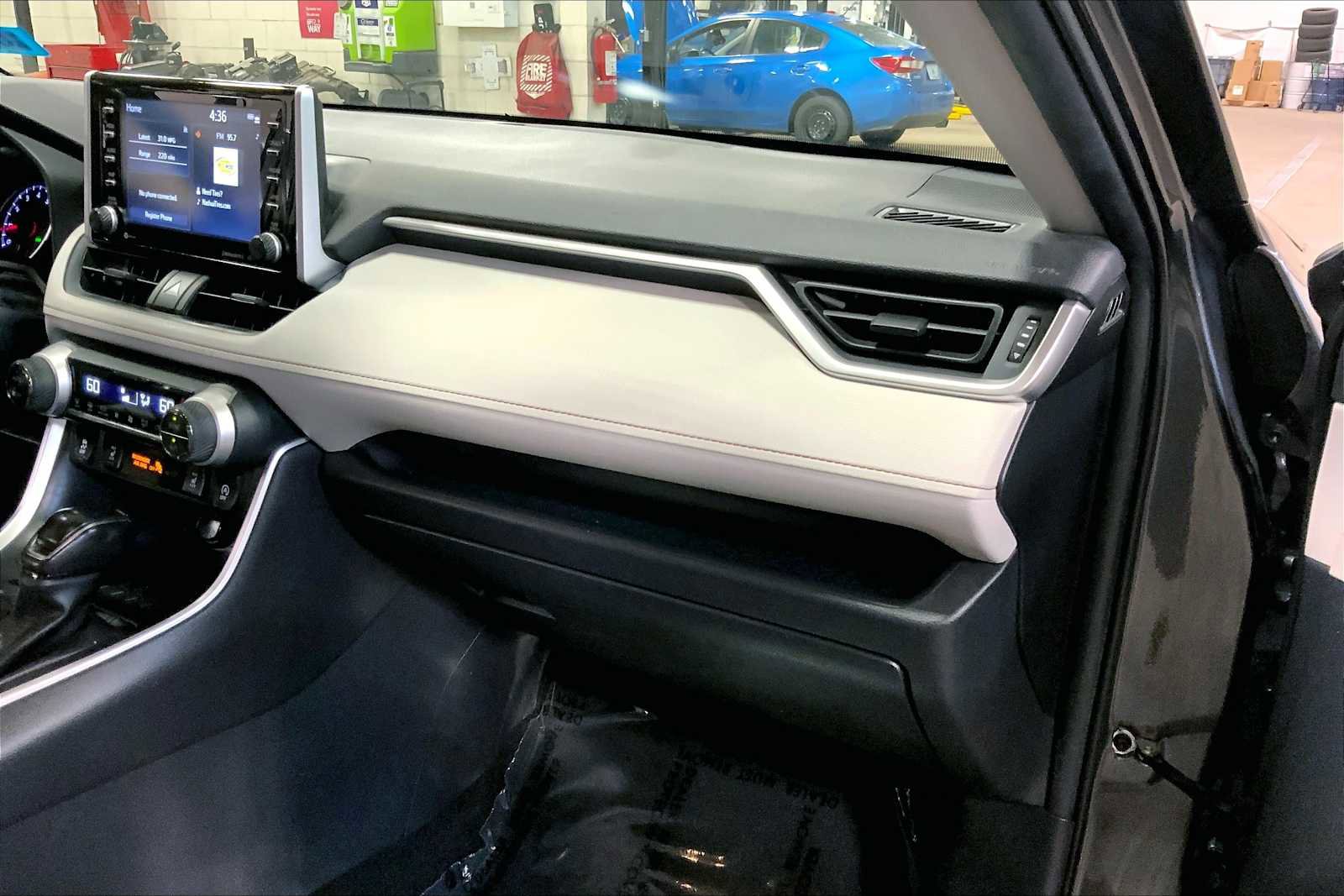 Used 2020 Toyota RAV4 XLE w/ Convenience Package AWD/4WD image 19