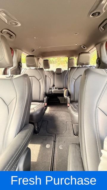 Used 2026 Chrysler Pacifica Select FWD image 13