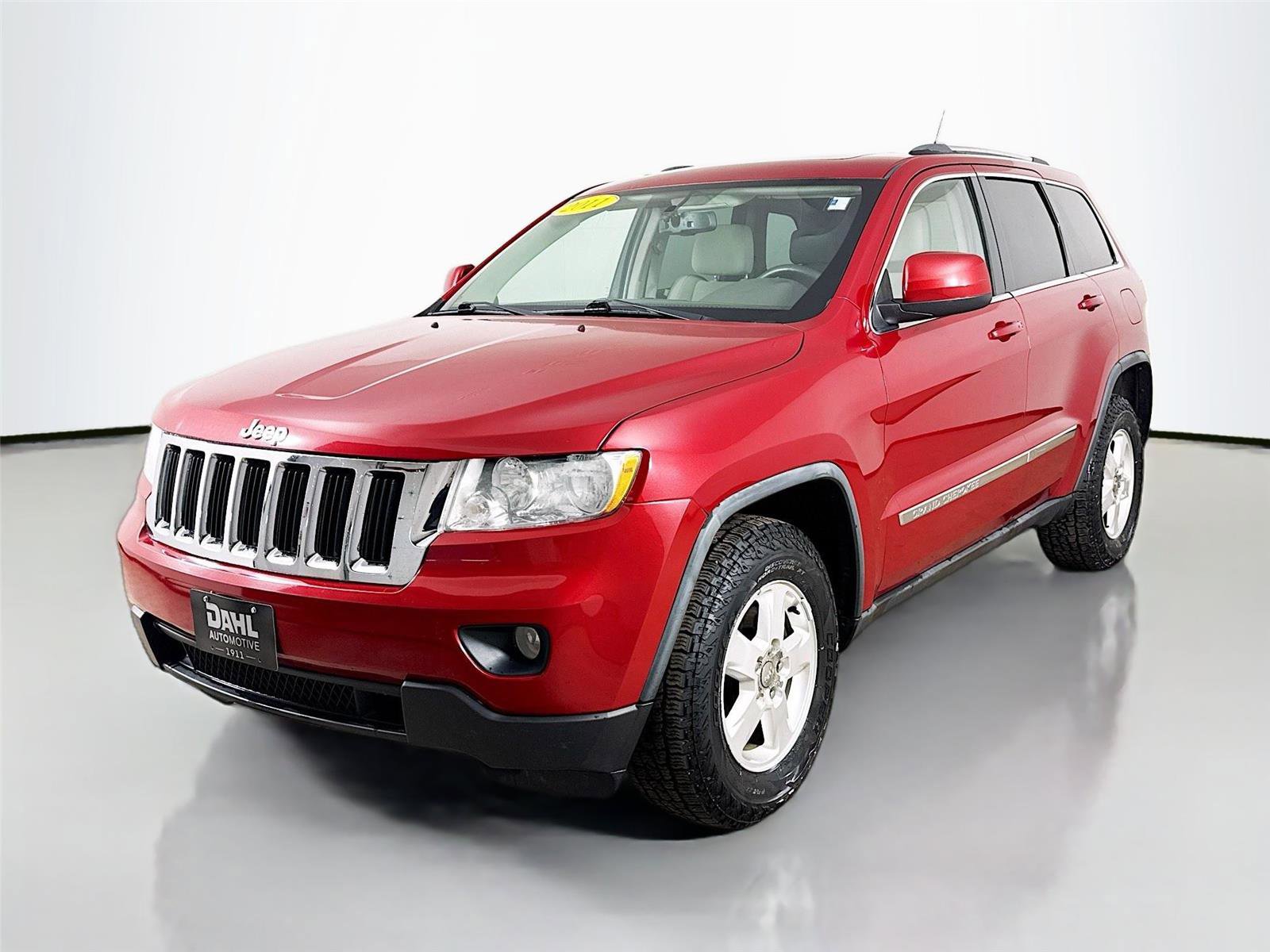 Used 2011 Jeep Grand Cherokee Laredo w/ Security & Convenience Group AWD/4WD image 4
