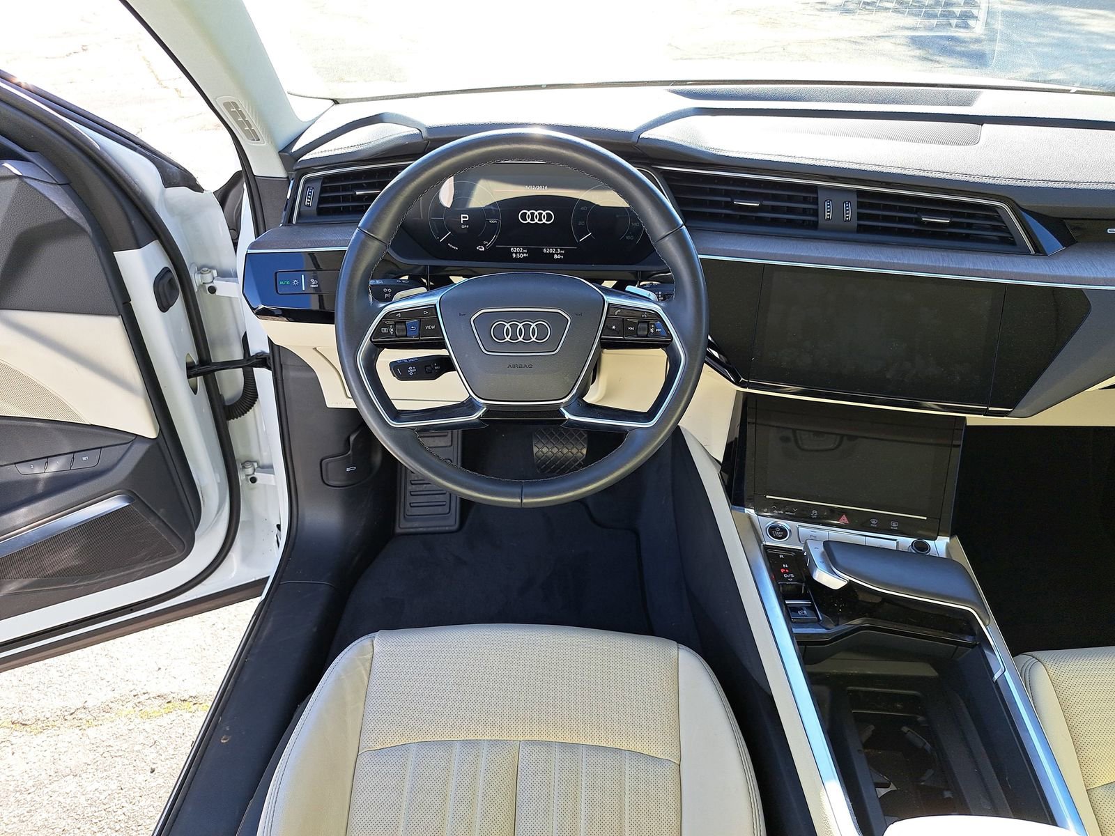 Used 2024 Audi Q8 e-tron Premium Plus w/ Premium Plus Package image 6