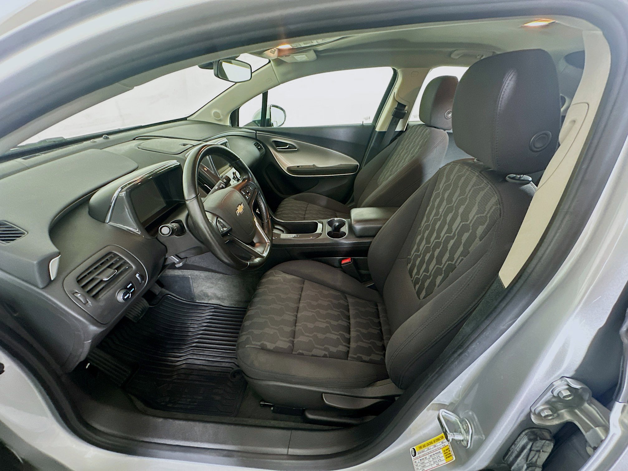 Used 2014 Chevrolet Volt FWD image 13