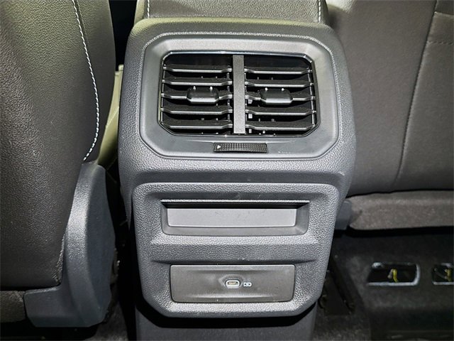 Used 2024 Volkswagen Taos SE image 23