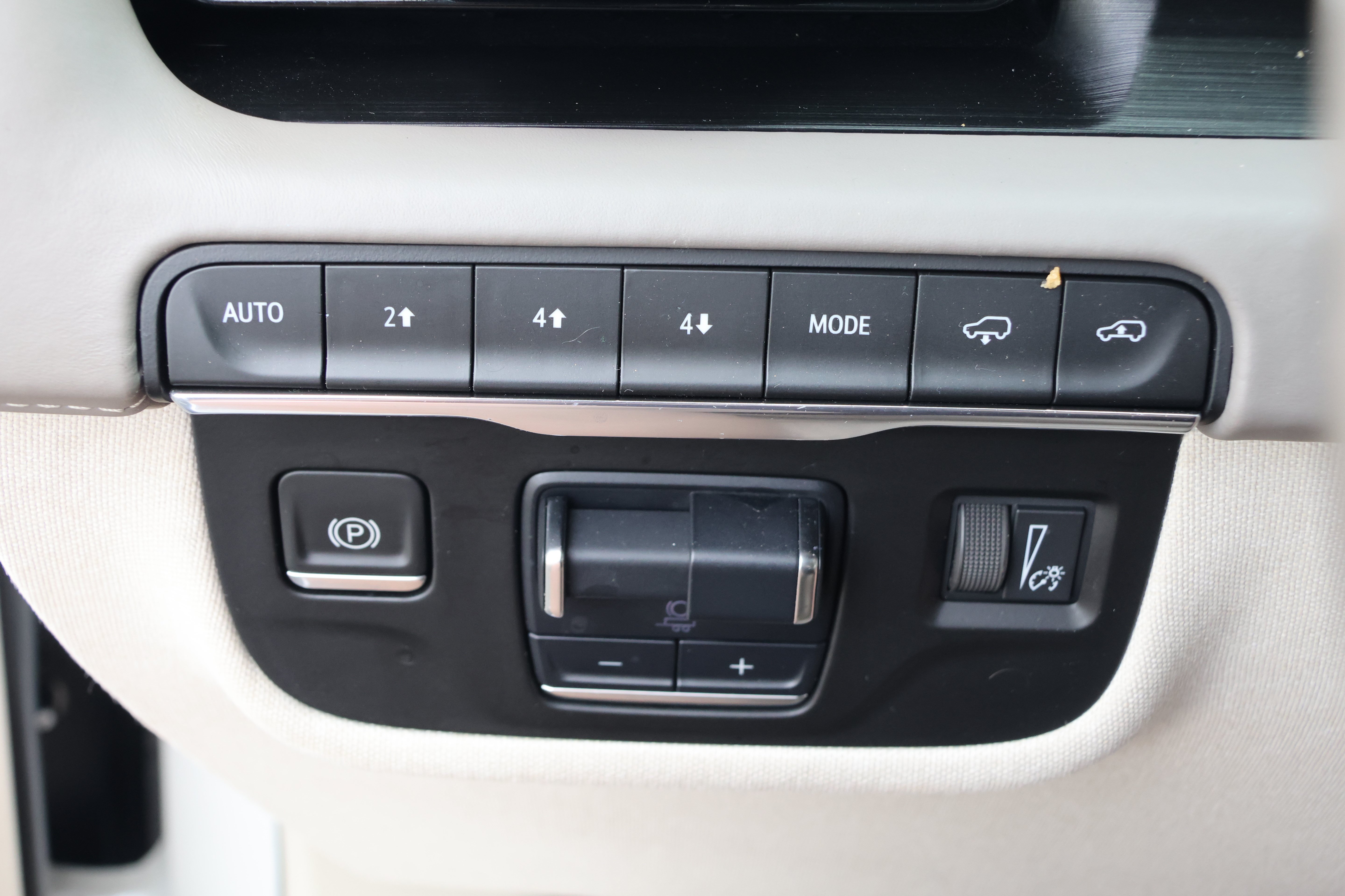 Used 2021 Cadillac Escalade Premium Luxury Platinum w/ Heavy-Duty Trailer Package AWD/4WD image 15