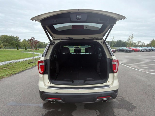 Used 2018 Ford Explorer XLT w/ Equipment Group 202A FWD image 10