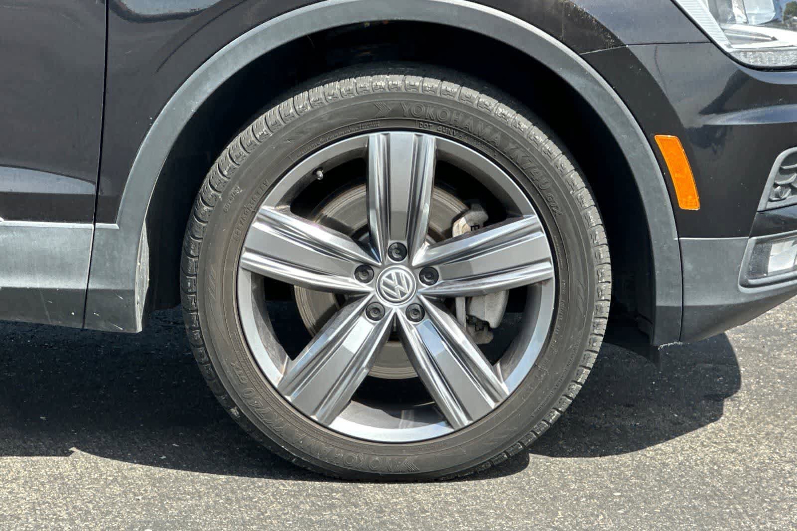 Used 2020 Volkswagen Tiguan SEL FWD image 32