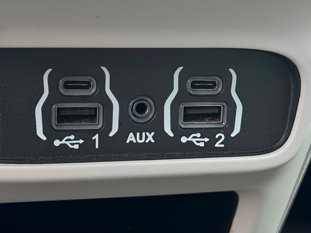 Used 2021 Chrysler Pacifica Touring-L FWD image 31