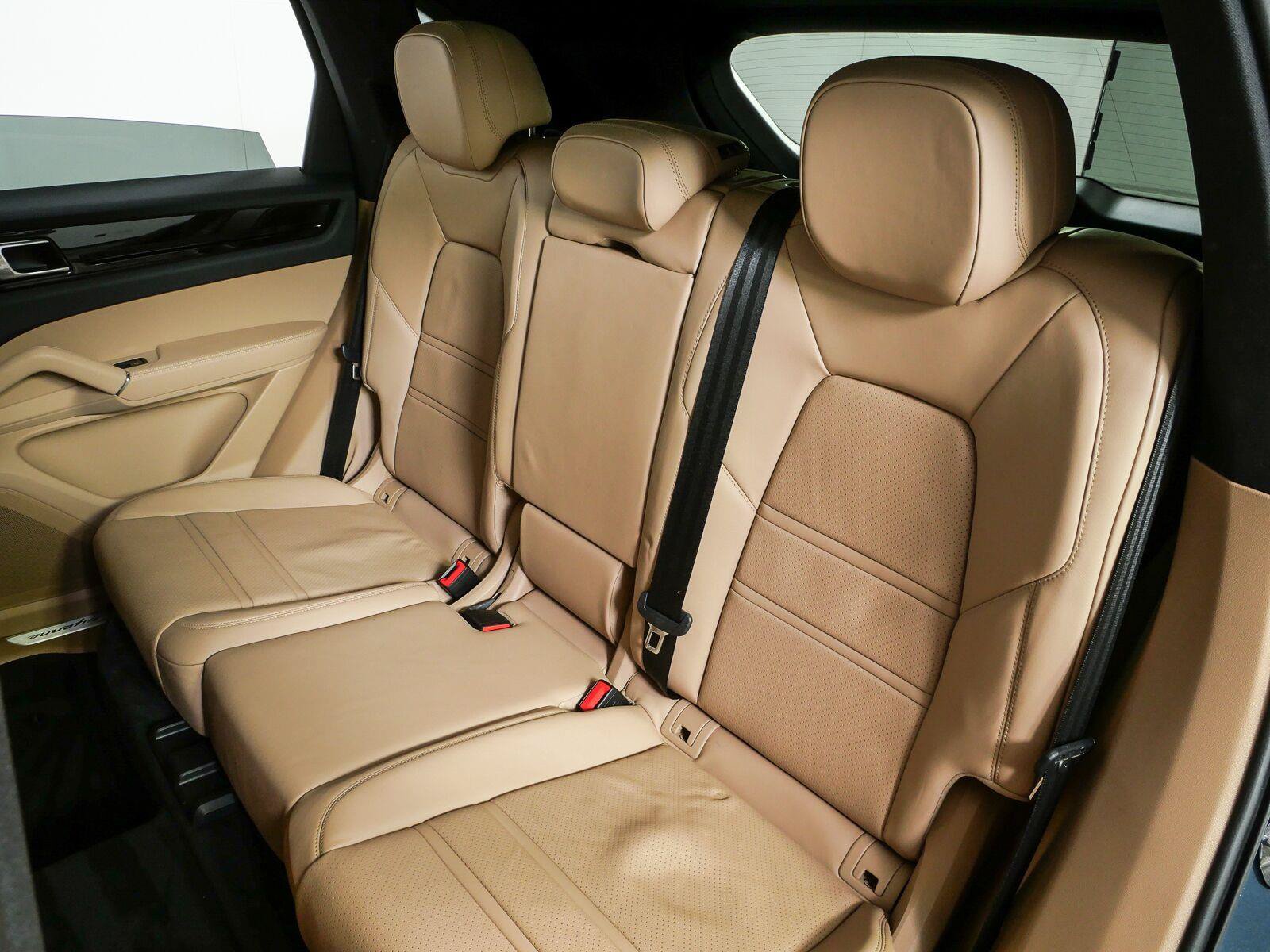 Certified 2020 Porsche Cayenne AWD/4WD image 20