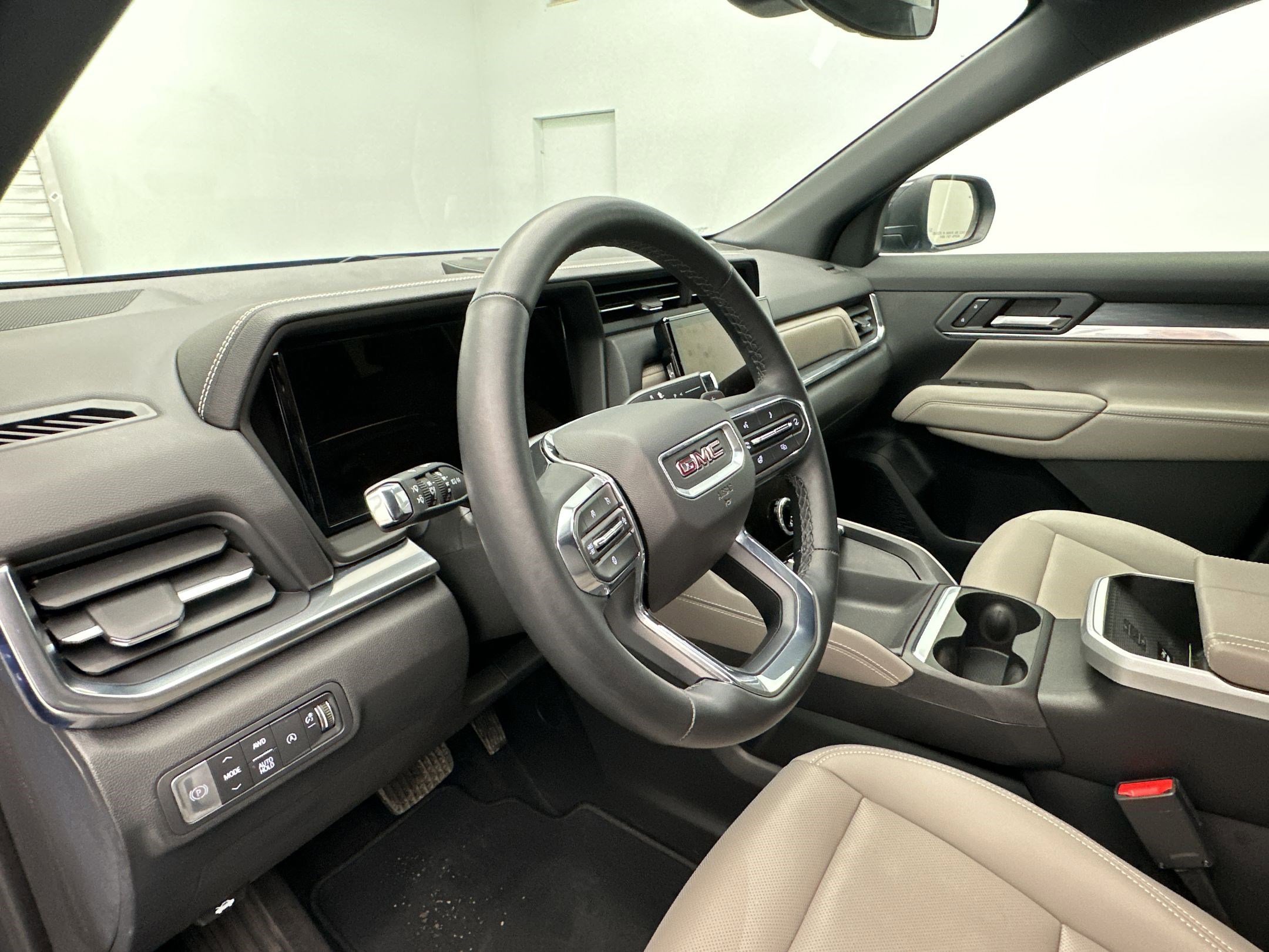 Certified 2025 GMC Terrain Elevation w/ Elevation Premium Package AWD/4WD image 4