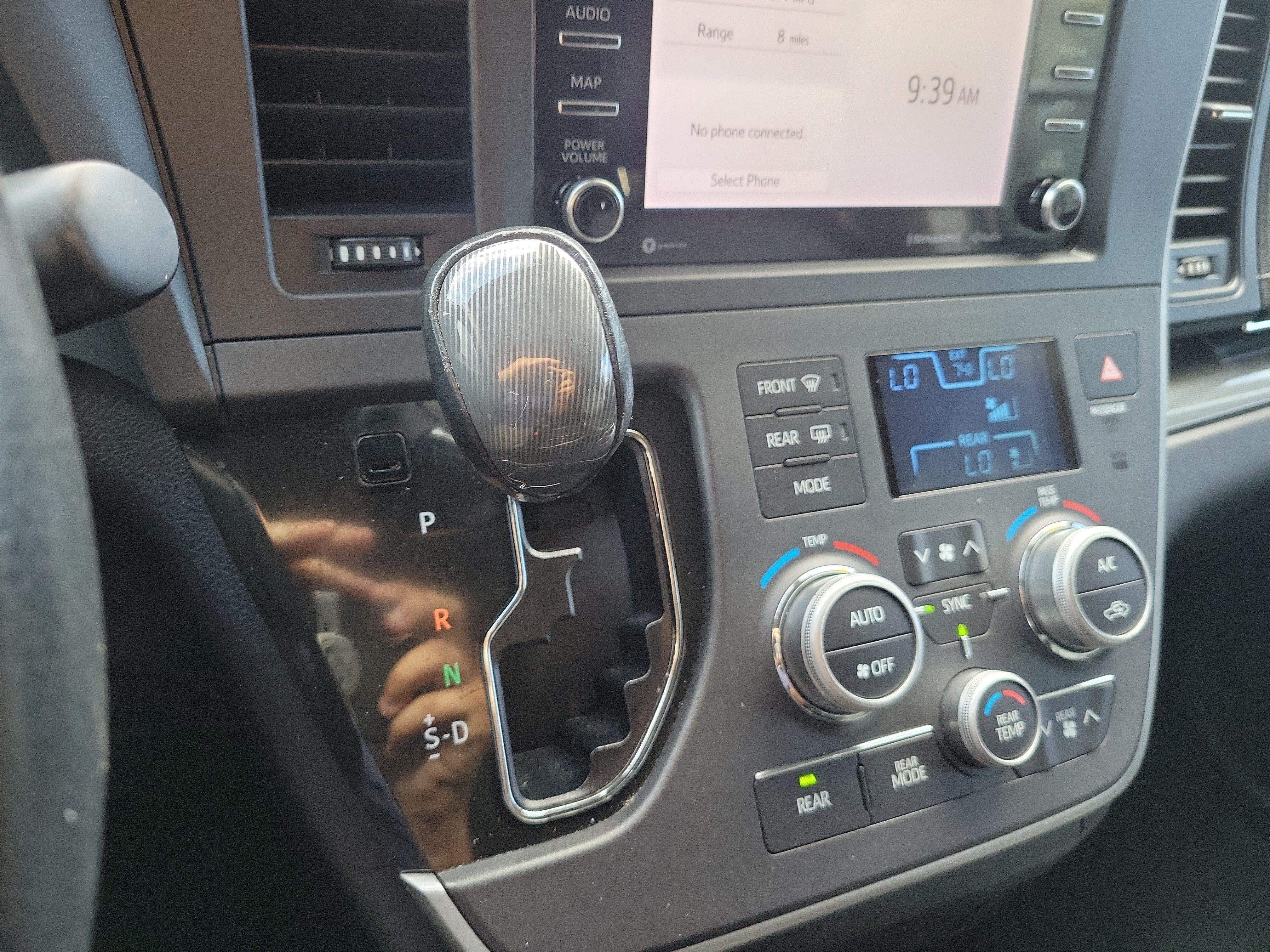 Used 2020 Toyota Sienna SE FWD image 30