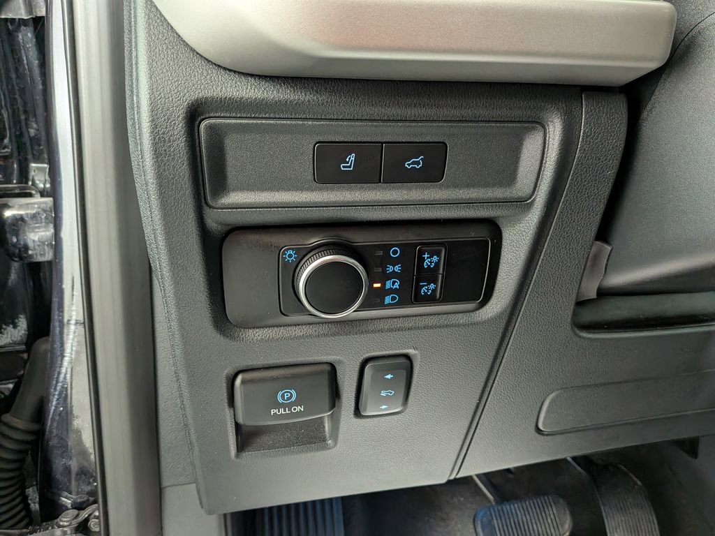 Used 2024 Ford Expedition Max XLT image 19