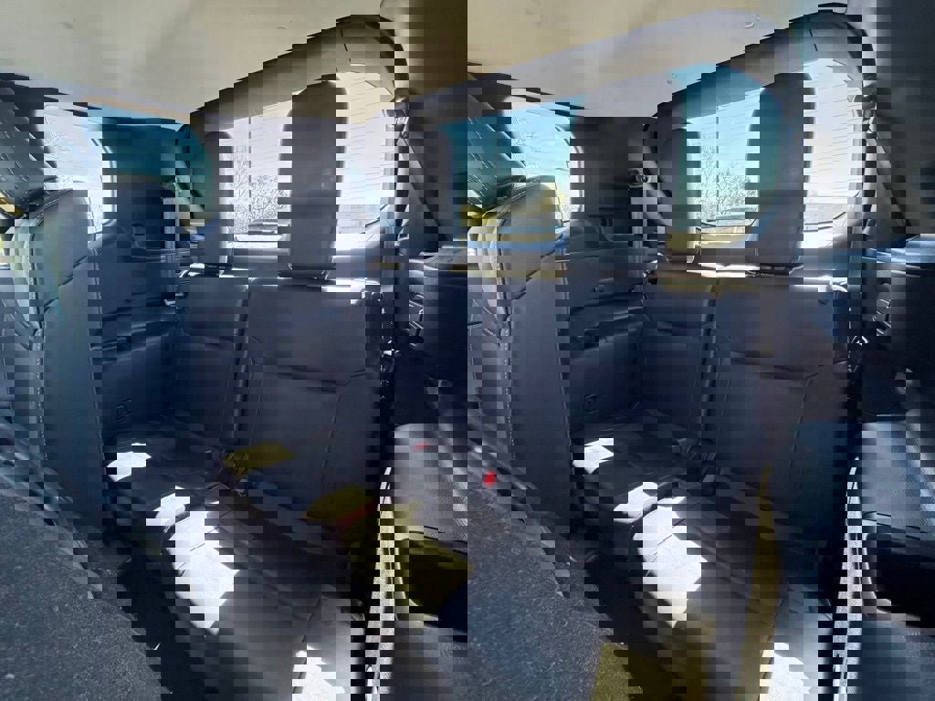 Used 2024 Mitsubishi Outlander SE image 30