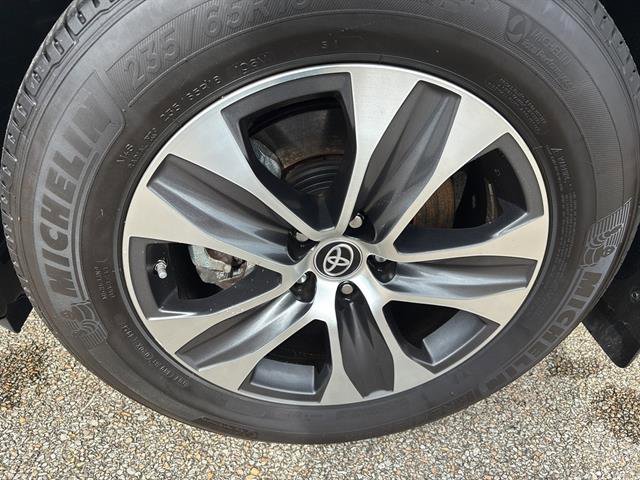 Used 2024 Toyota Highlander Limited image 9