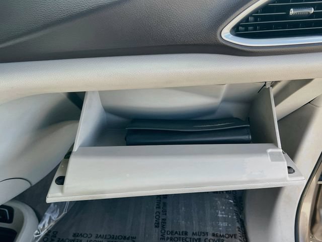 Used 2018 Chrysler Pacifica Touring-L Plus w/ Advanced Safetytec Group FWD image 31