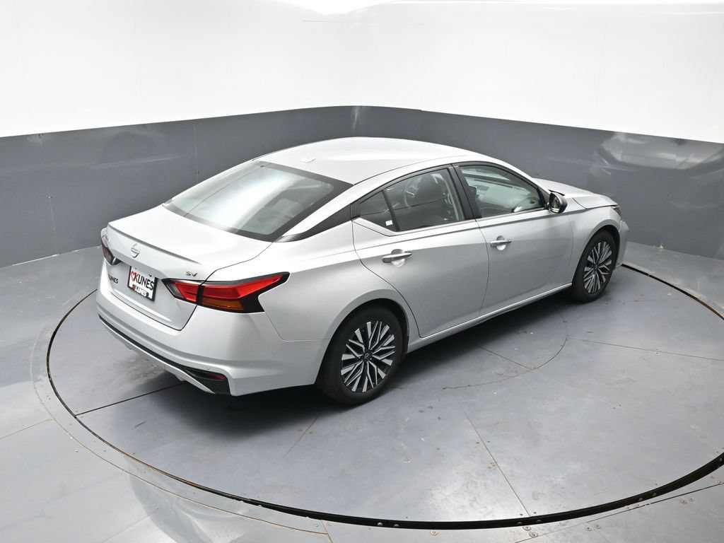 Used 2024 Nissan Altima 2.5 SV FWD image 38