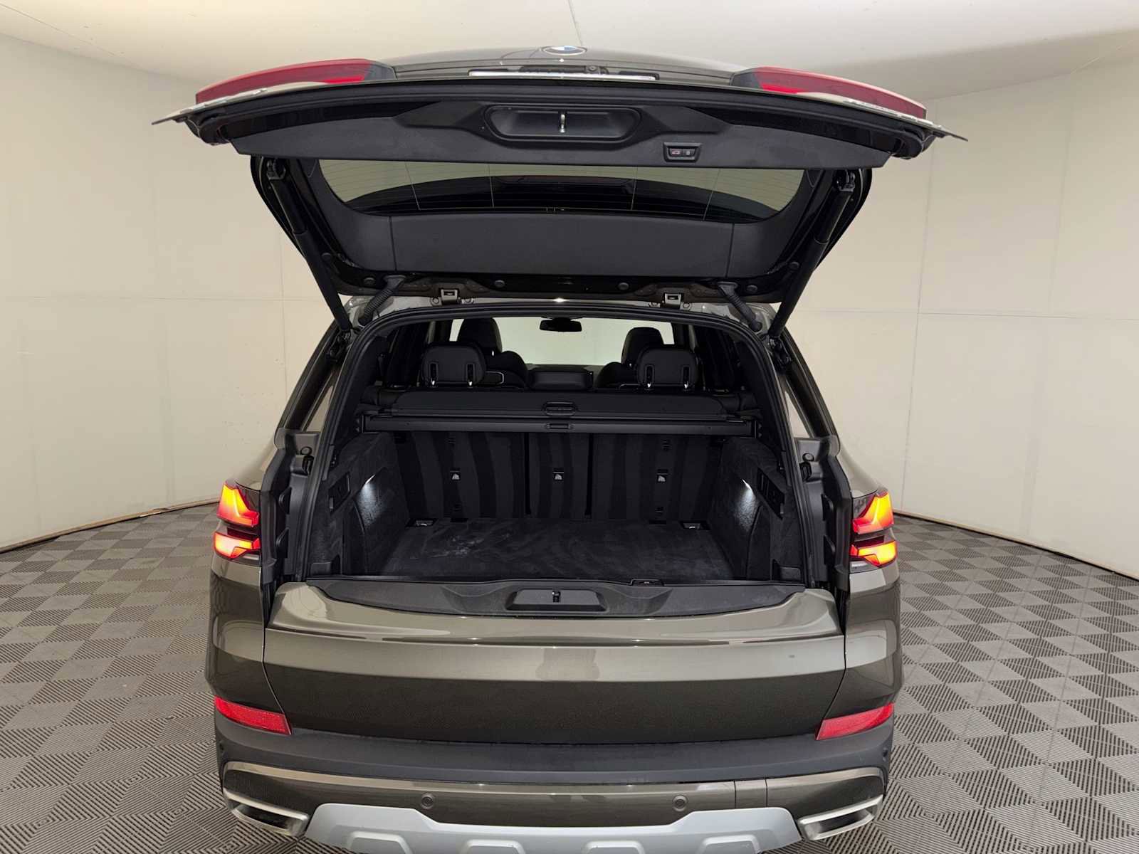 Certified 2024 BMW X5 xDrive40i w/ Premium Package AWD/4WD image 22