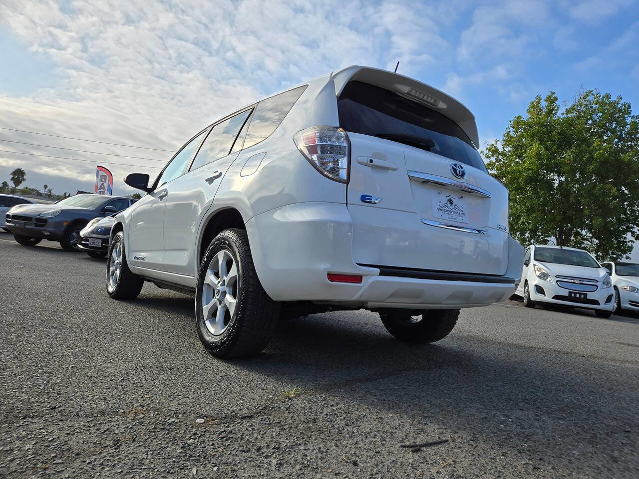 Used 2012 Toyota RAV4 EV image 10