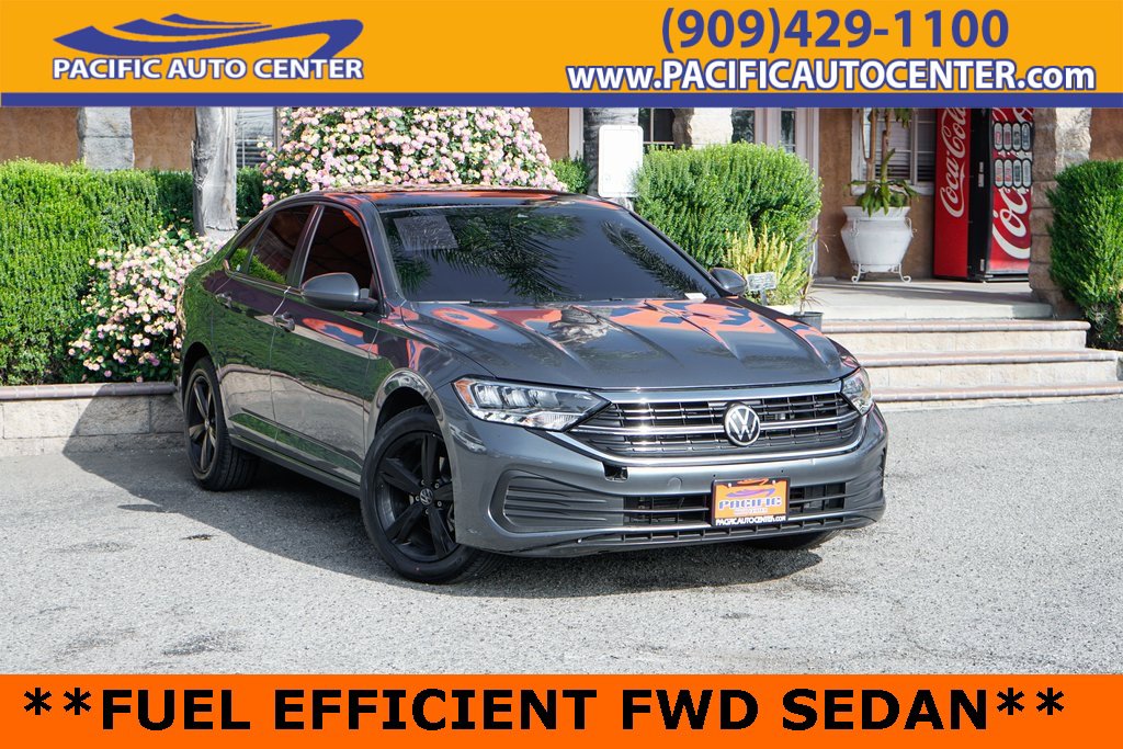 Used 2022 Volkswagen Jetta SE image 1