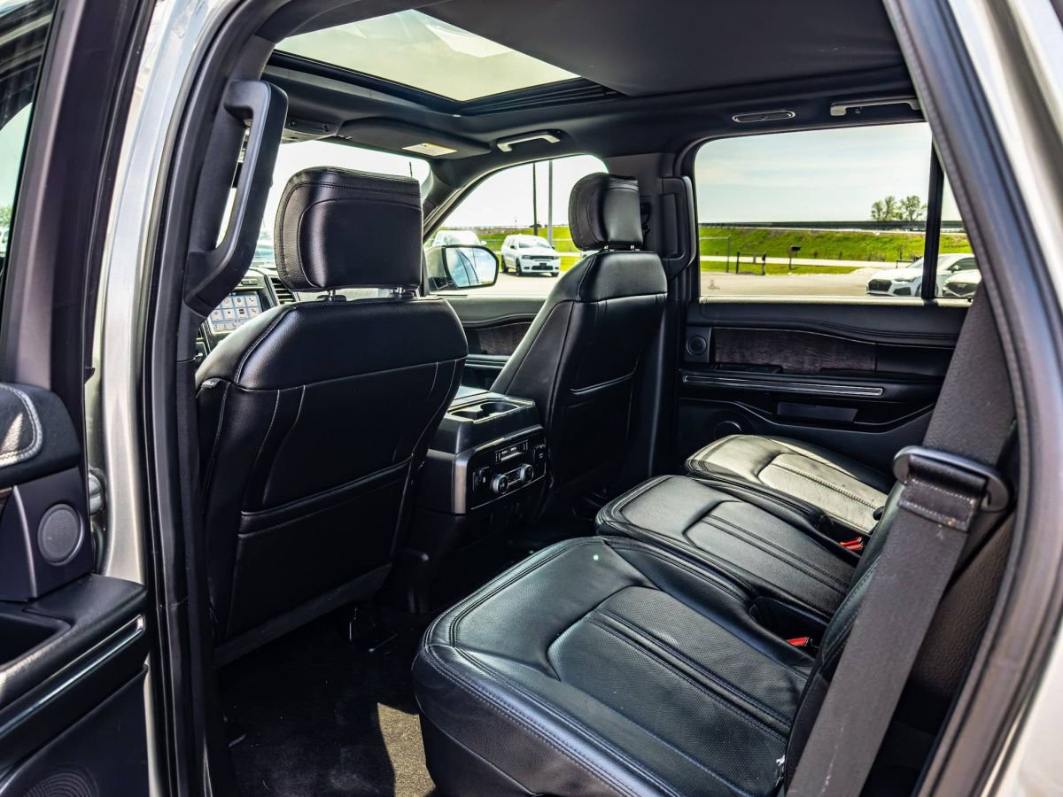 Used 2019 Ford Expedition Limited w/ Equipment Group 301A AWD/4WD image 8