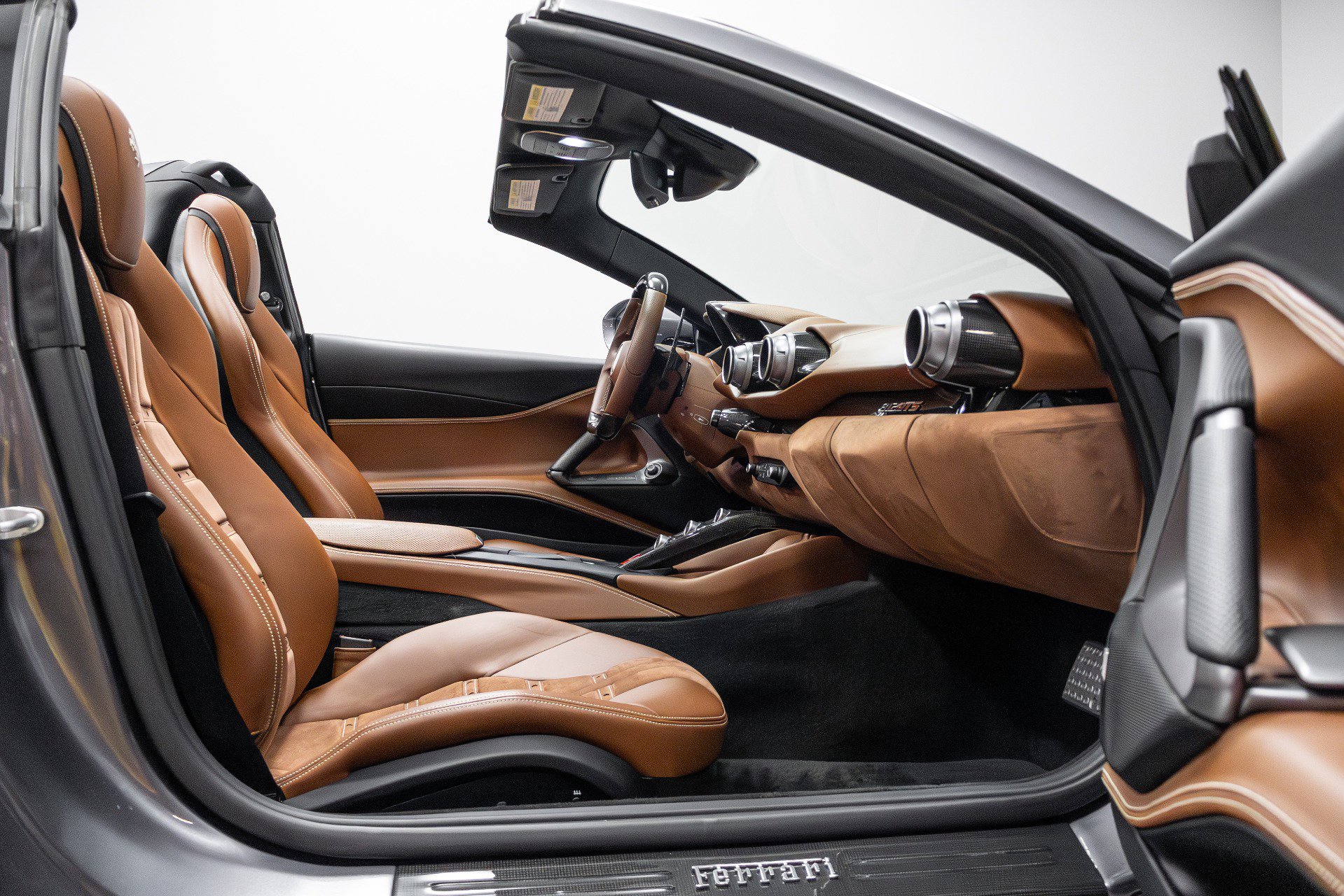 Used 2021 Ferrari 812 GTS image 28