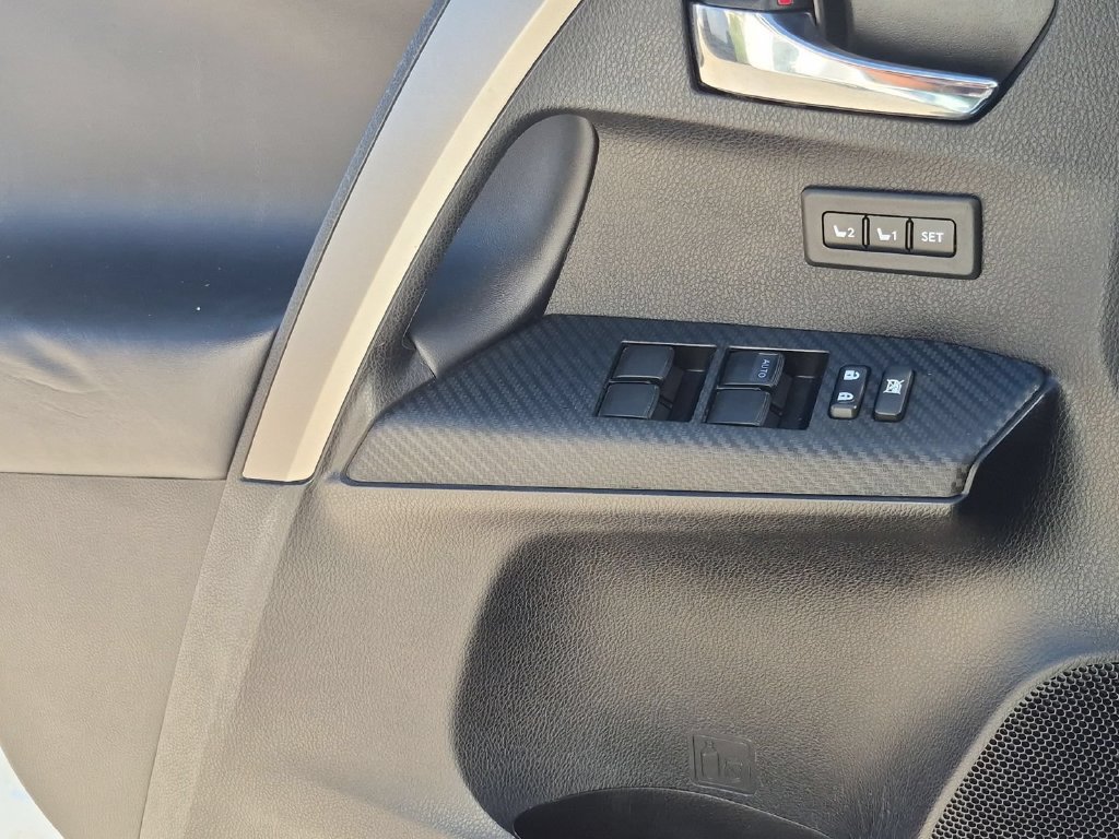 Used 2015 Toyota RAV4 Limited w/ Technology Package FWD image 14