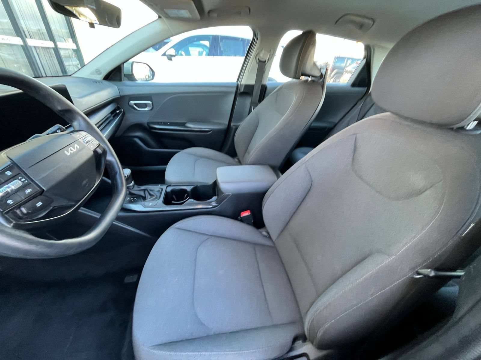 Used 2025 Kia K4 FWD image 24