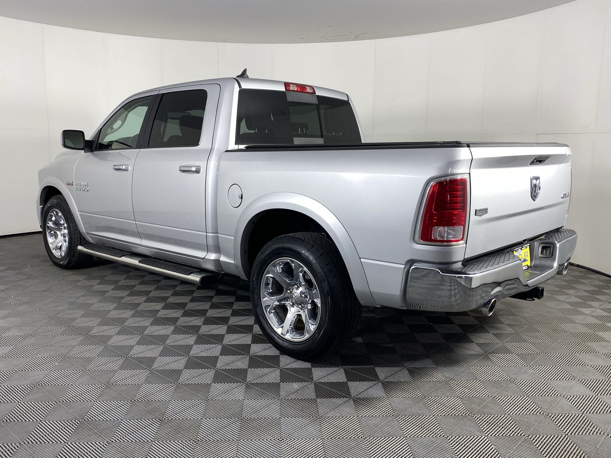 Used 2018 RAM 1500 Laramie w/ Convenience Group AWD/4WD image 12
