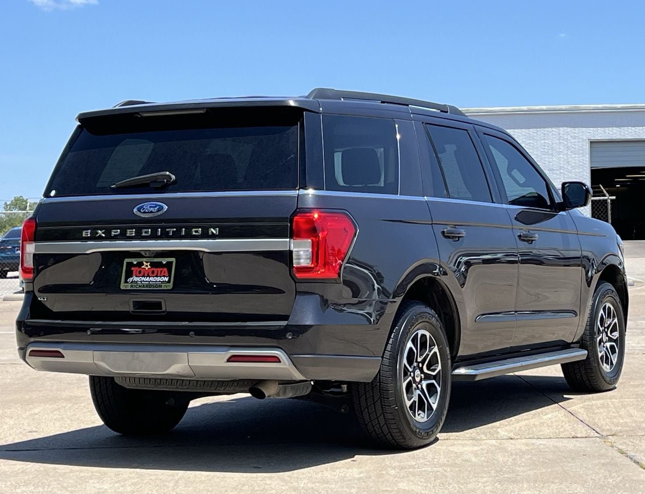 Used 2022 Ford Expedition XLT AWD/4WD image 4