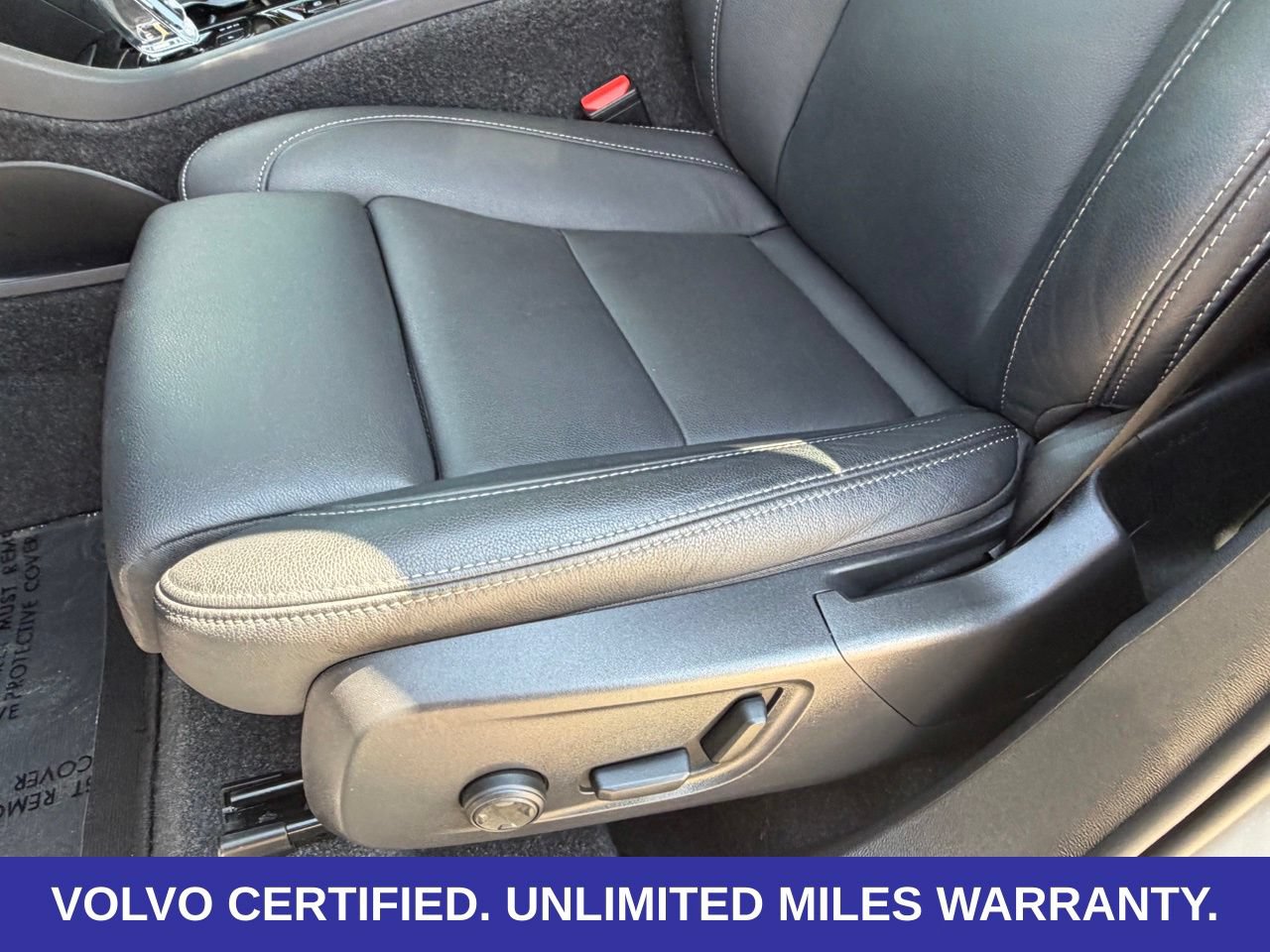 Certified 2026 Volvo XC40 B5 Plus AWD/4WD image 29