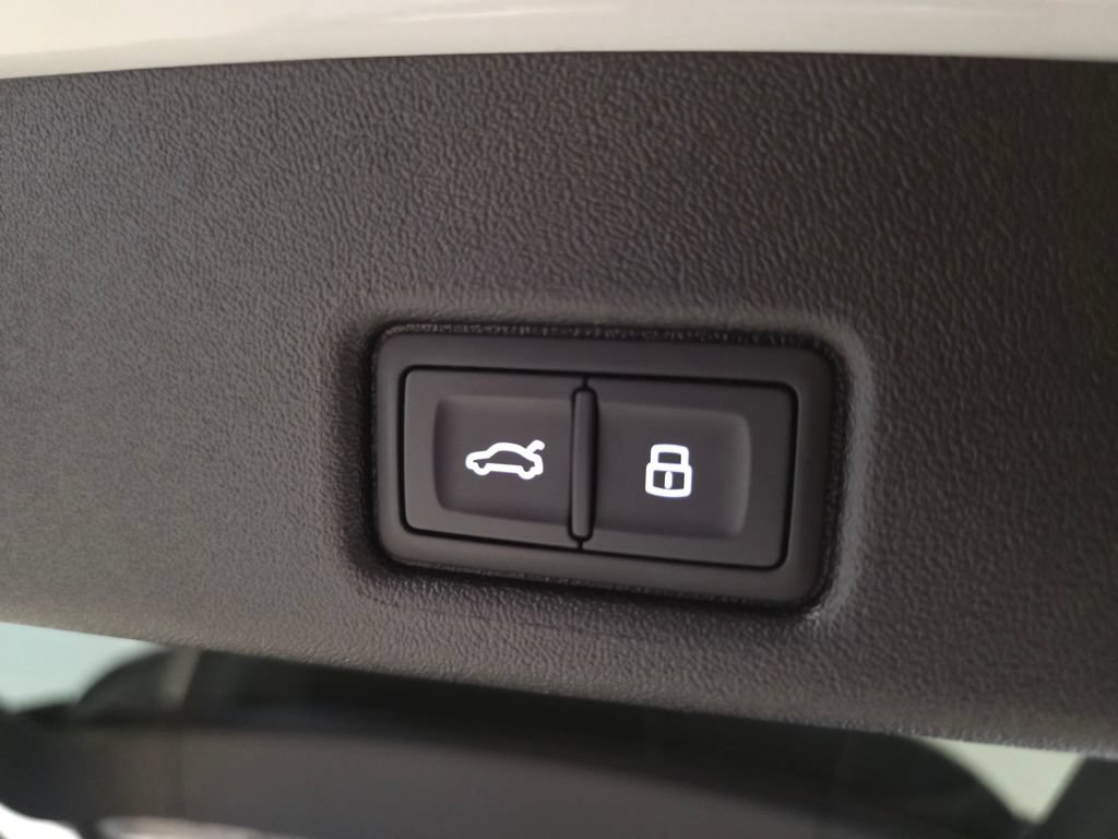 Certified 2025 Audi Q5 Premium w/ Convenience Package AWD/4WD image 21