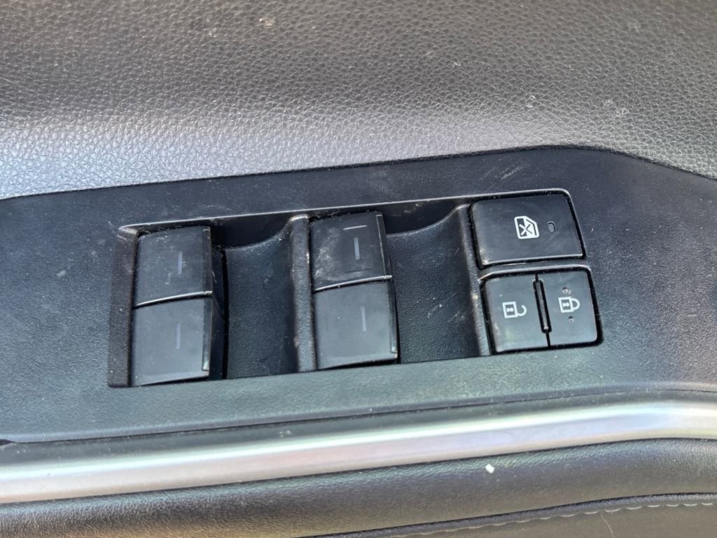 Used 2021 Toyota Highlander XLE image 6