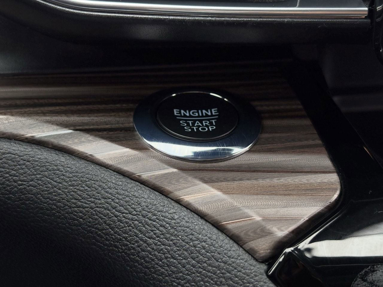 Used 2022 Ford Explorer Limited w/ Equipment Group 301A image 18