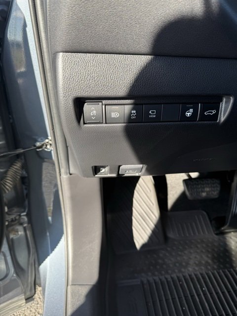 Certified 2021 Toyota Venza Limited image 17