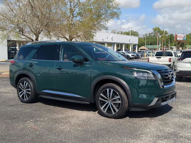 Certified 2025 Nissan Pathfinder Platinum w/ Lighting Package (N93) image 3