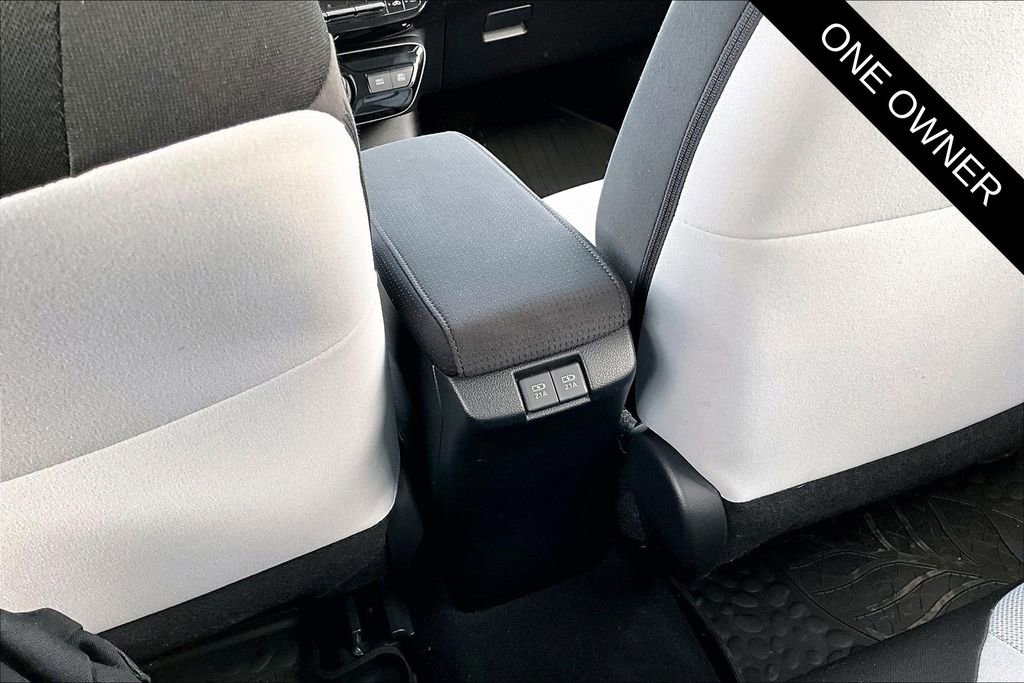 Used 2019 Toyota Prius LE image 10