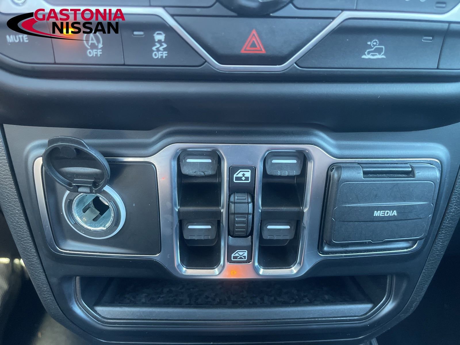 Used 2023 Jeep Wrangler Sahara image 40