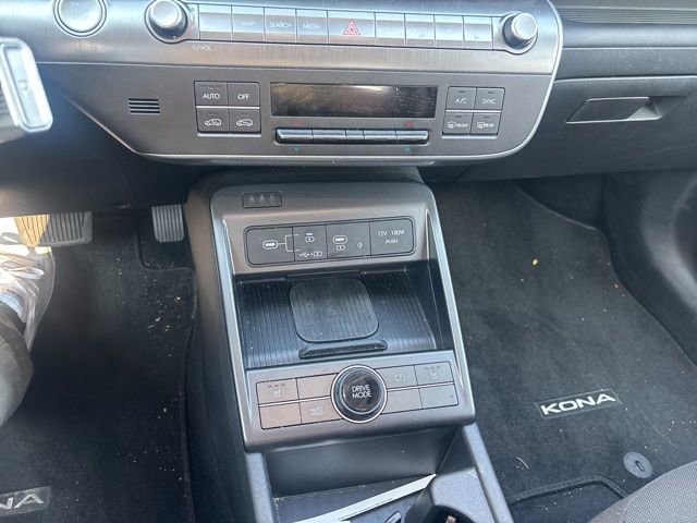 Used 2025 Hyundai Kona SEL FWD image 13