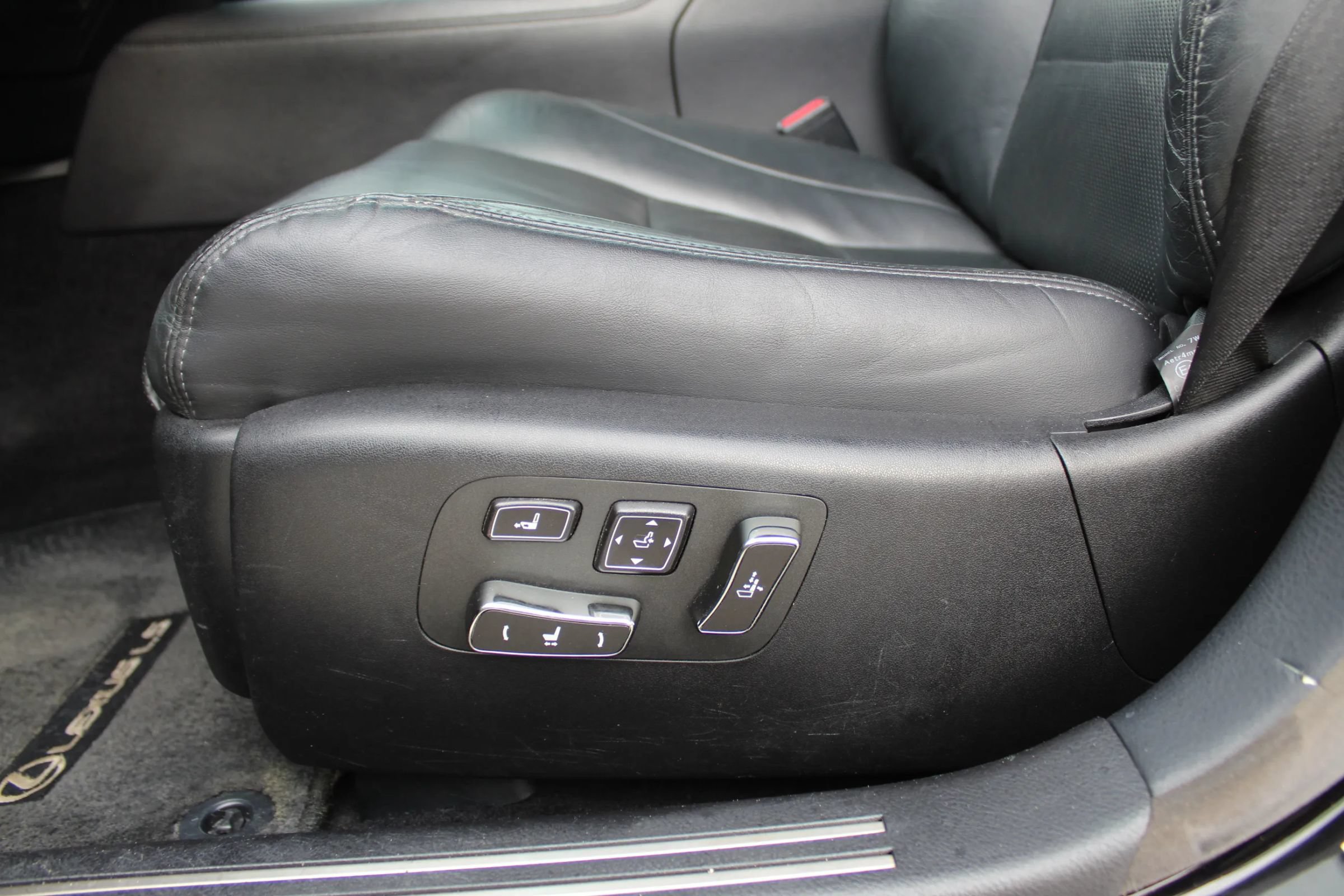 Used 2015 Lexus LS 460 AWD w/ Comfort Package image 12