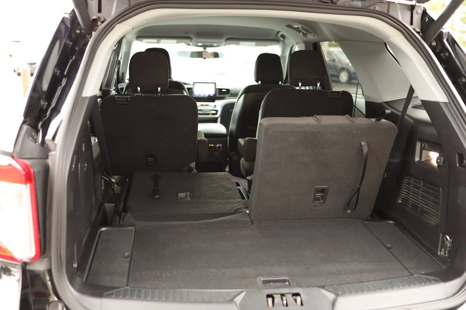 Used 2020 Ford Explorer XLT w/ Comfort Package image 36