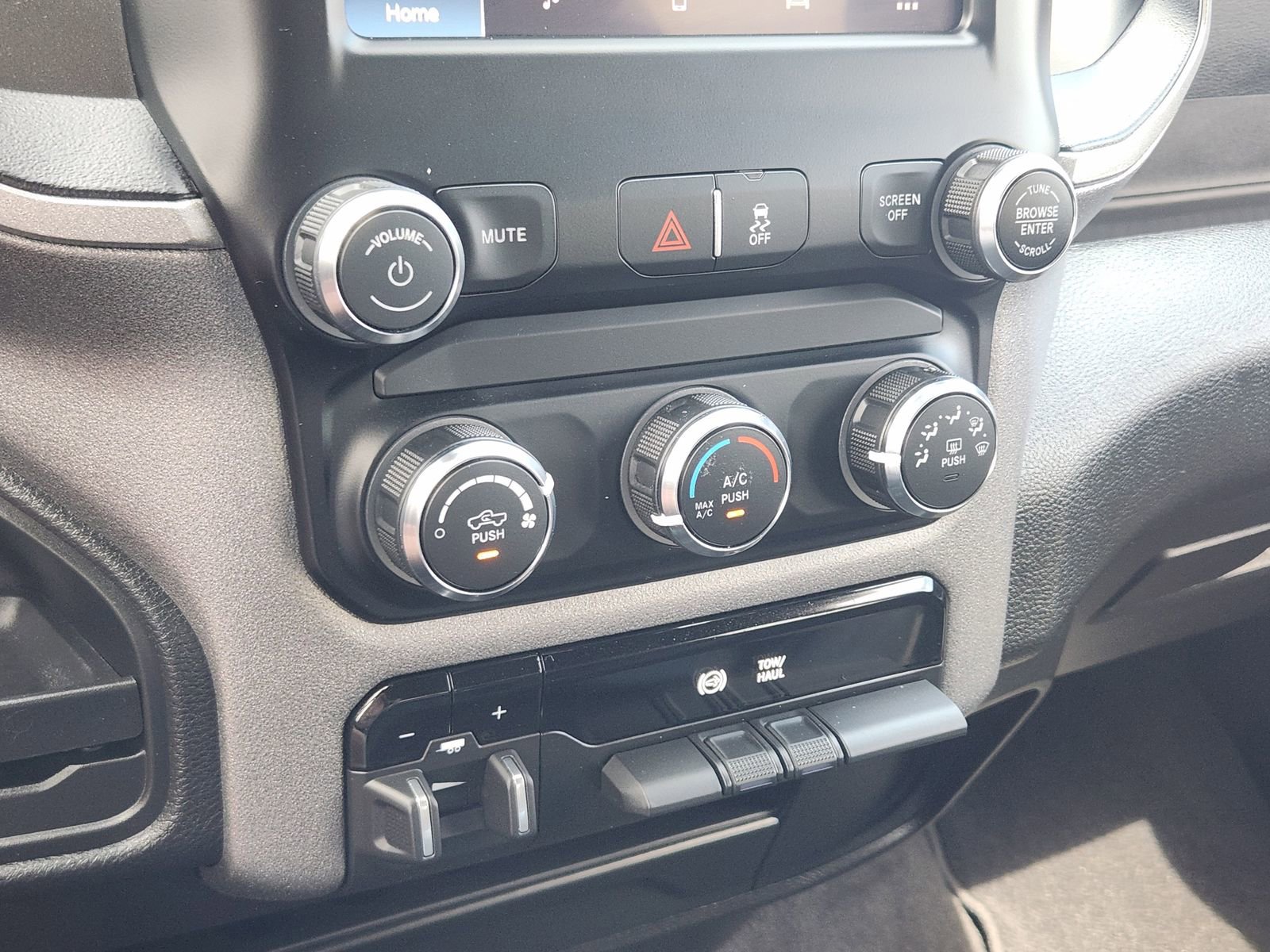 Used 2024 RAM 2500 Tradesman w/ Chrome Appearance Group image 20