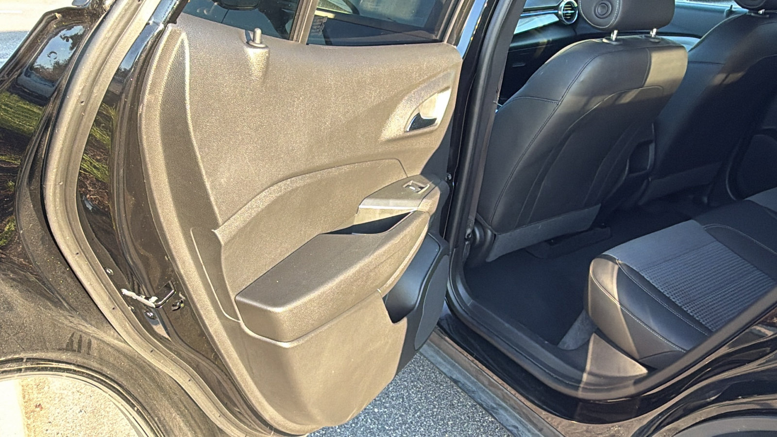 Used 2025 Chevrolet Trax LT FWD image 22