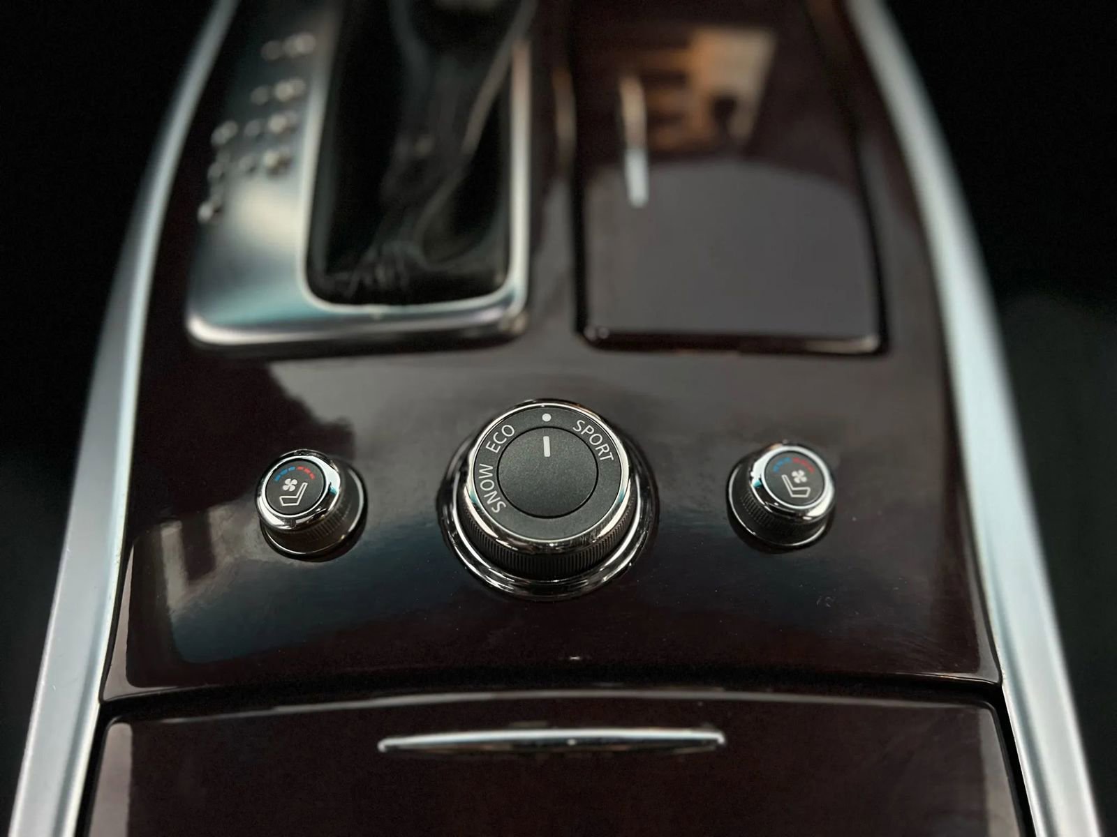 Used 2018 INFINITI Q70 Luxe image 32