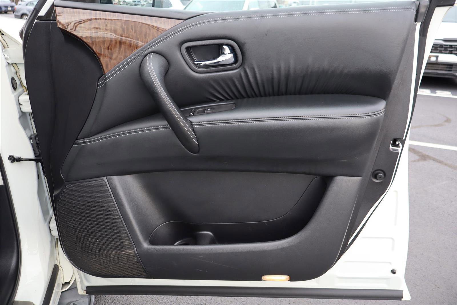 Used 2018 Nissan Armada Platinum w/ Interior Lighting Package image 28