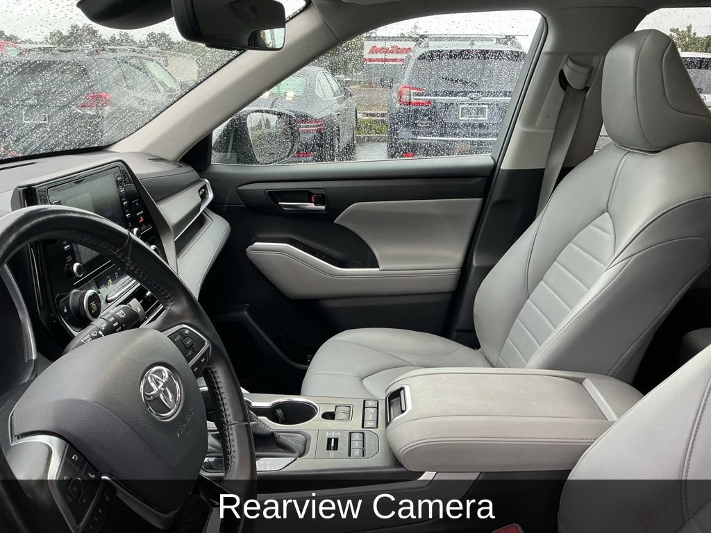 Used 2020 Toyota Highlander XLE AWD/4WD image 12