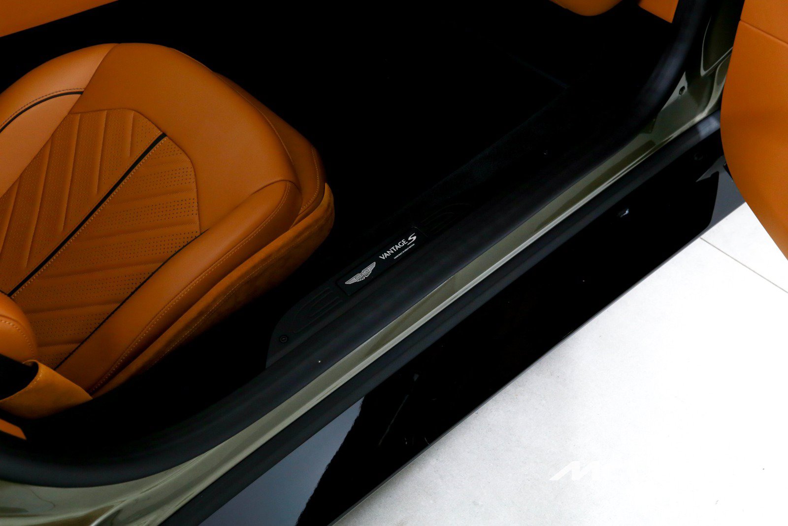 Used 2026 Aston Martin V8 Vantage S RWD image 22