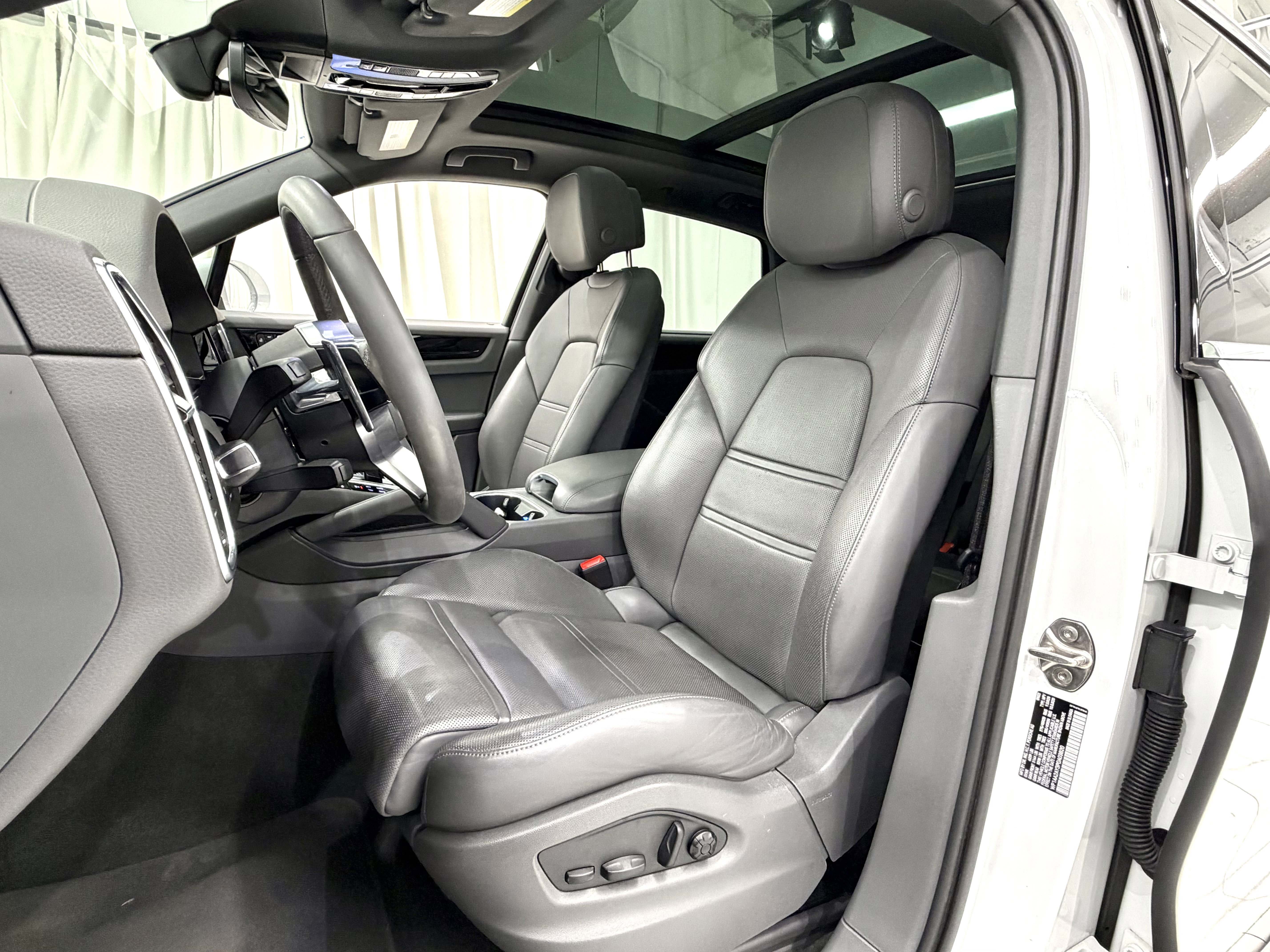 Certified 2023 Porsche Cayenne image 32