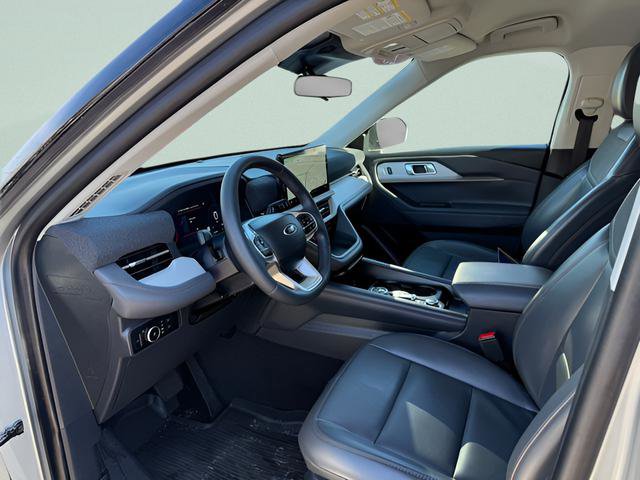 Used 2025 Ford Explorer Active w/ Active Comfort Package AWD/4WD image 4