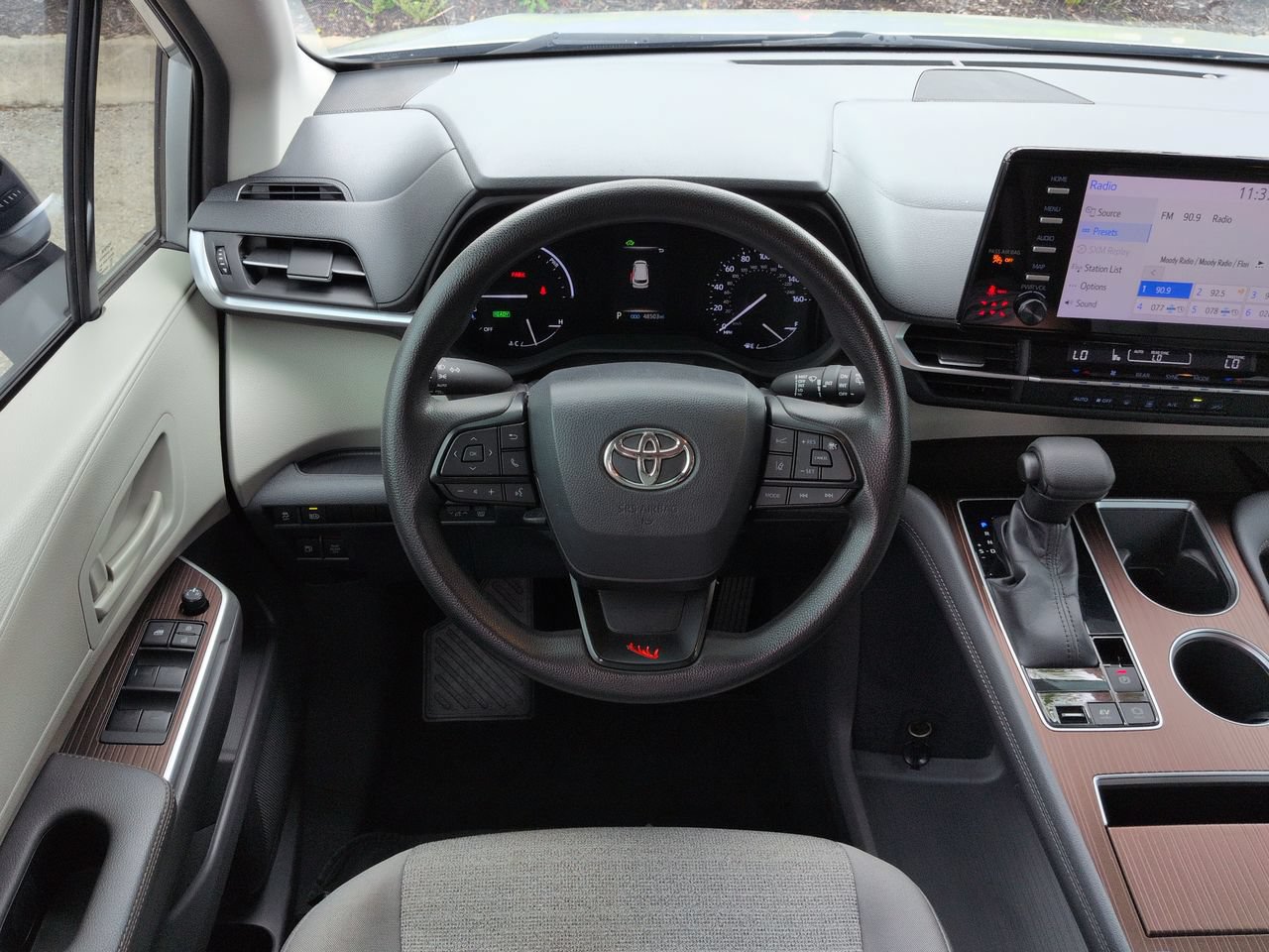 Used 2022 Toyota Sienna LE AWD/4WD image 16
